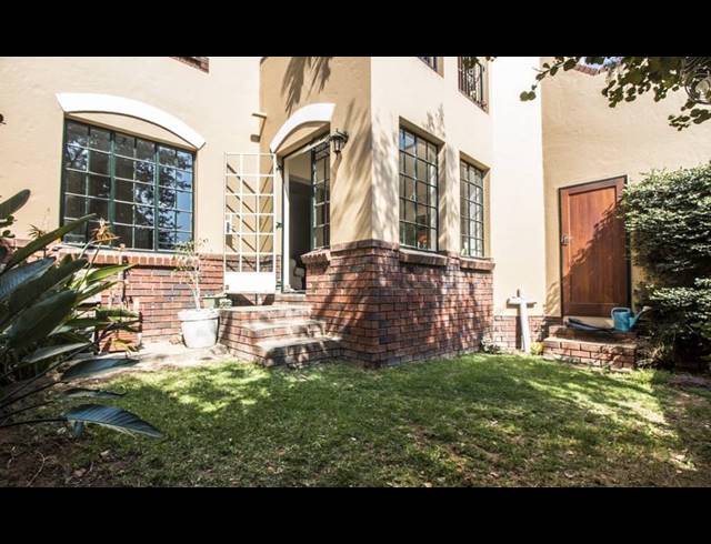 2 BEDROOM TOWNHOUSE RENTED IN NORTH RIDING